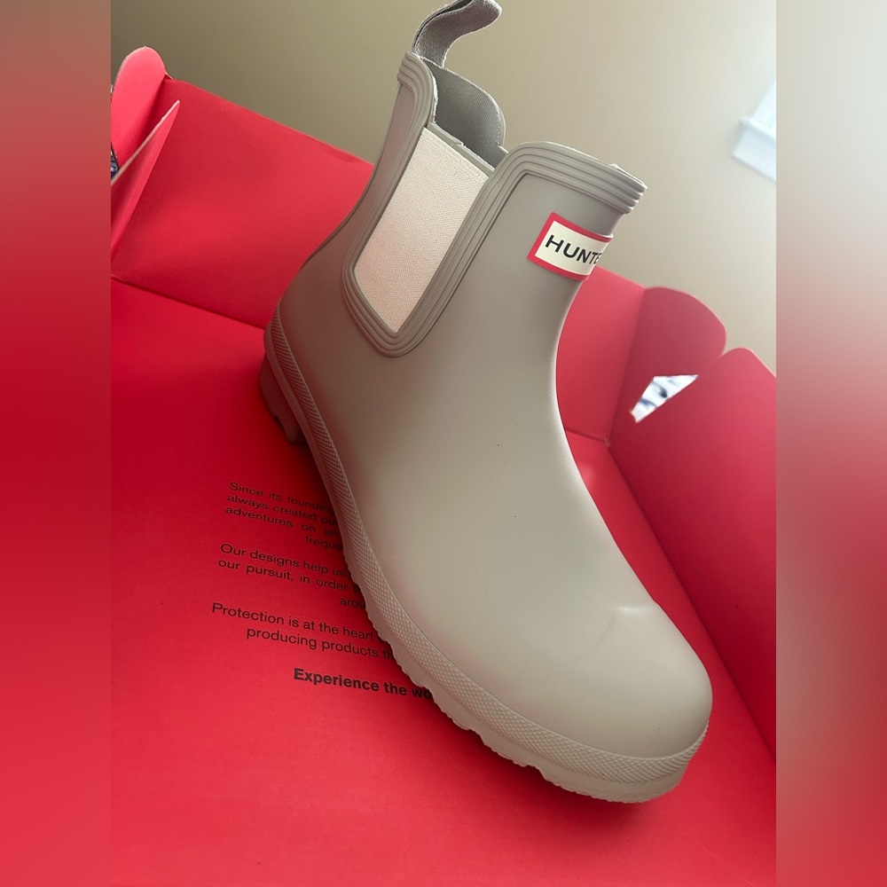 Hunter Chelsea Original Boot size 10 Skimming Stone / Soft Sand New In Box